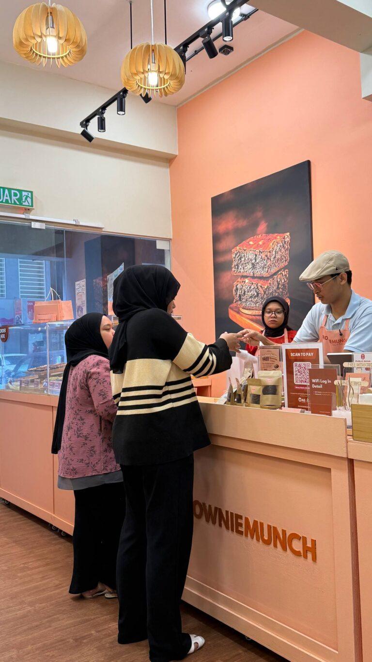 crowd-browniemunch12