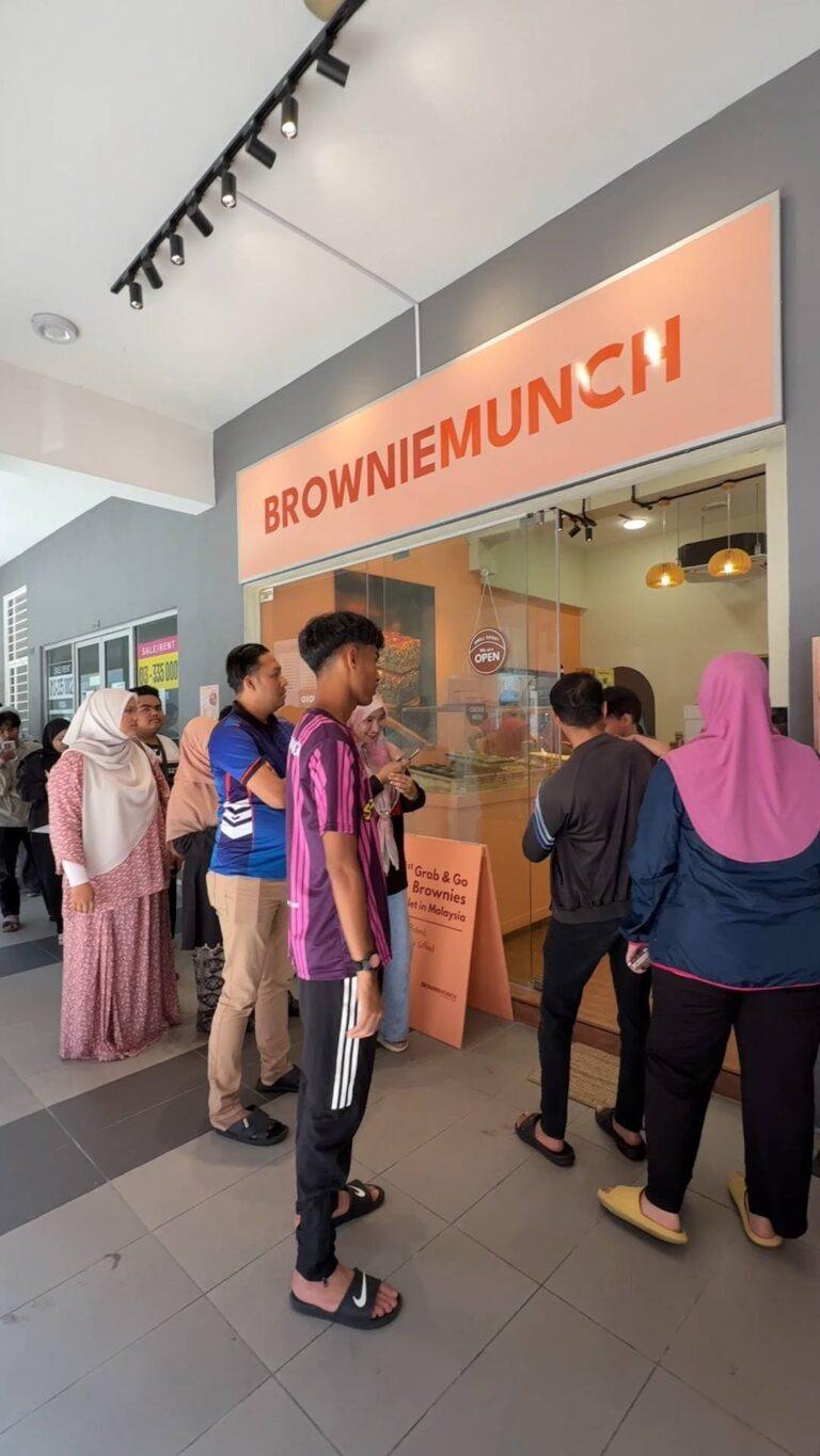 crowd-browniemunch18